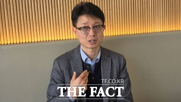 이규일 한밭누리협동조합 이사장이 10일 <더팩트>와 인터뷰를 나누고 있다. /정예준 기자