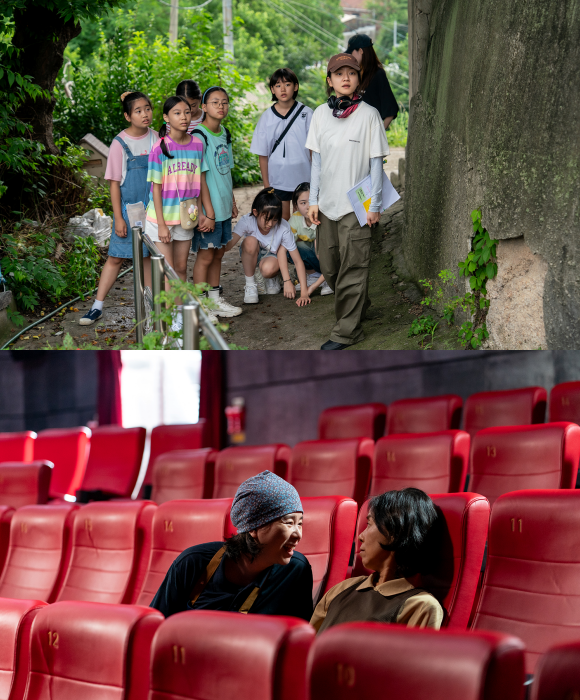 '극장의 시간들'은 관객 감독 배우 등을 주인공으로 설정하고 다양한 시각에서 극장이라는 공간을 조명하며 장소가 주는 독특한 경험과 기억을 환기시킨다. /㈜티캐스트