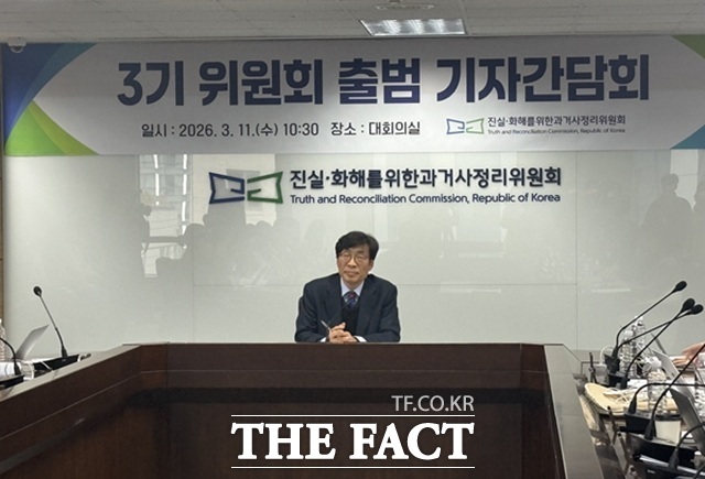 송상교 3기 진실·화해를위한과거사정리위원회 위원장이 11일 오전 서울 중구 남산스퀘어빌딩 6층 대회의실에서 기자간담회를 열고 발언하고 있다. /이라진 기자