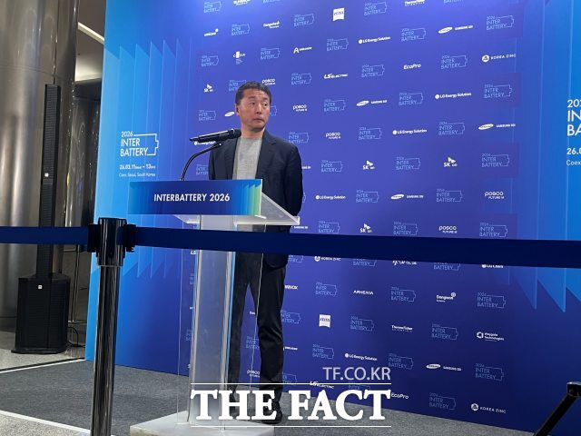 쇼이치로 와타나베 파나소닉 에너지 최고기술책임자(CTO)가 11일 서울 강남구 코엑스 인터배터리 2026 현장에서 인터뷰하는 모습. /최의종 기자