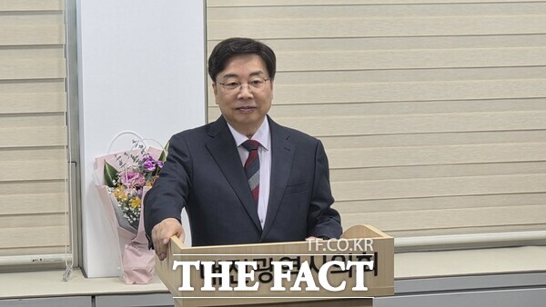 권선택 전 대전시장이 11일 대전시의회 기자실에서 기자회견을 갖고 대전시장 선거 불출마를 선언하고 있다. /정예준 기자