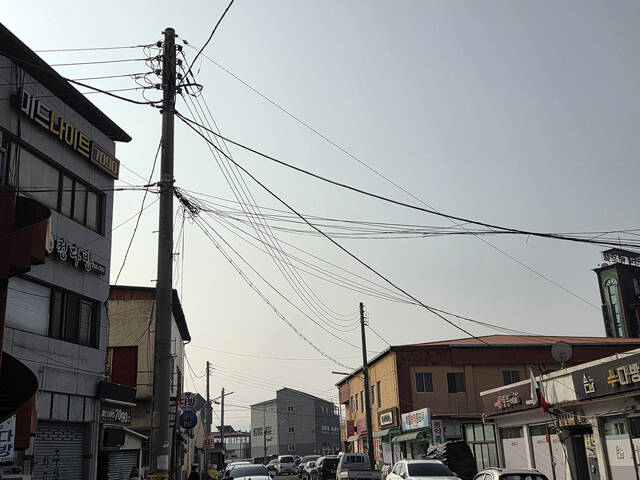 안동시가 과학기술정보통신부가 주관하는 2026년 공중케이블 정비 공모사업에 최종 선정돼 공중케이블이 대대적으로 정비될 전망이다. /안동시