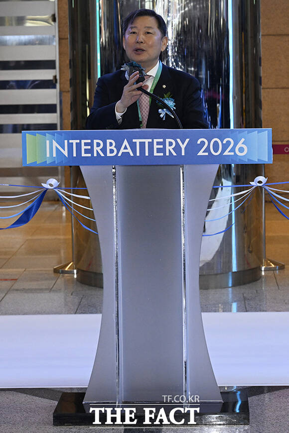 이 위원장이 발언하고 있다.