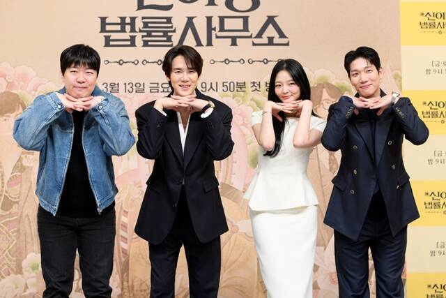 신중훈 감독, 배우 유연석 이솜 김경남(왼쪽부터)이 11일 오후 2시 서울 양천구 목동 SBS에서 진행된 SBS 새 금토드라마 신이랑 법률사무소 제작발표회에 참석해 다양한 이야기를 나눴다. /SBS