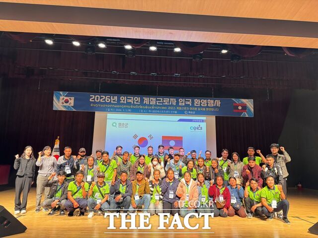 화순군이 2026년 외국인 계절근로자 입국 환영 행사를 개최하고 있다./화순군