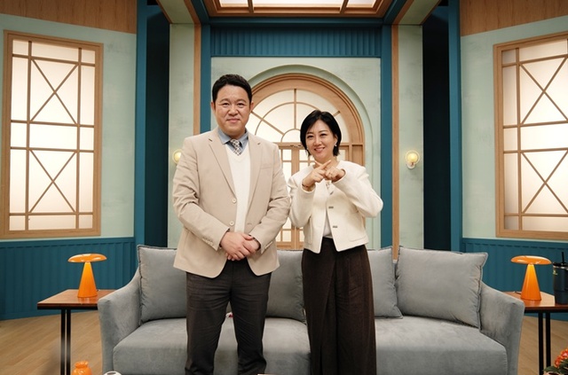 방송인 김구라(왼쪽)와 가수 장윤정이 TV조선 새 예능 프로그램 X의 사생활의 진행을 맡는다. /스튜디오 피닉스, SLL, 스튜디오 플로우