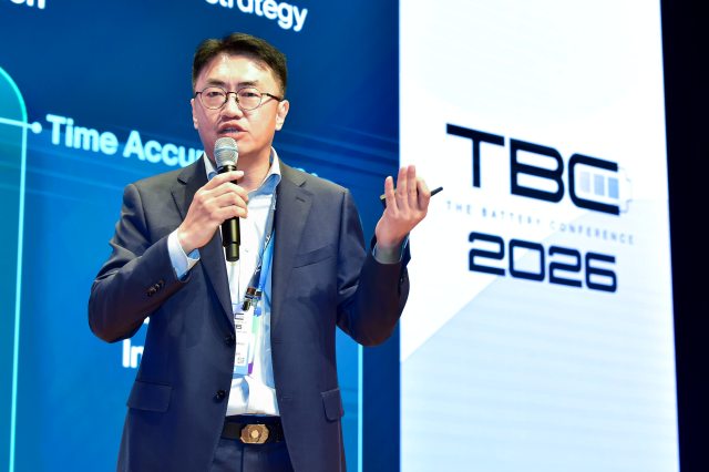 11일 LG에너지솔루션 김제영 CTO(최고기술책임자)가 인터배터리 2026 더 배터리 컨퍼런스에서 발표를 진행하고 있다. /LG에너지솔루션