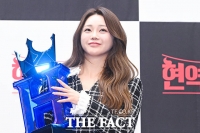  '현역가왕3 우승' 홍지윤, 영광의 트로피와 함께 [TF사진관]