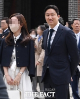  정태영 부회장 장녀 결혼식 찾은 정기선 부부 [포토]