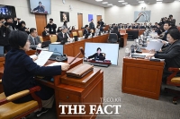  회의 주재하는 최민희 위원장 [포토]