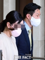  부인과 함께 코오롱 이웅열 회장 장남 결혼식 참석하는 정기선 HD현대 대표이사 [TF사진관]