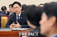  의원 질의 답하는 배경훈 부총리 [포토]