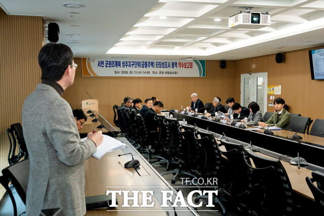 서천군이 11일 군청 상황실에서 서천 군관리계획 성주지구단위(공동주택) 타당성조사 용역 착수보고회를 열고 과업 개요와 추진 방향 등을 논의하고 있다. /서천군