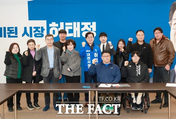 허태정 더불어민주당 대전시장 예비후보가 12일 자신의 선거사무소에서 대전지역 장애인 농구단을 만나 애로사항을 듣고 해결 방안을 모색했다. /허태정 예비후보