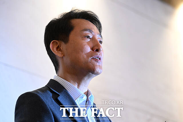 오세훈 서울시장이 12일 오후 서울 중구 플라자호텔에서 열린 2026 하이서울기업 사업 설명회 특강을 마치고 나서면서 국민의힘 6·3 지방선거 후보 등록 관련 입장을 밝히고 있다. /서예원 기자