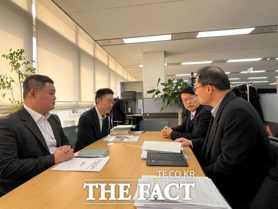 김대순 경기도 행정2부지사가 지난 11일 산업통상부를 방문, 경기 북부 접경지역의 기회발전특구 지정 필요성과 수도권 지침 마련을 요청하고 있다. /경기도