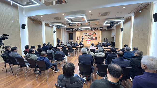 우병윤 전 경상북도 경제부지사가 청송군수 출마를 선언하고 있다. /우병윤 전 경북도 경제부지사