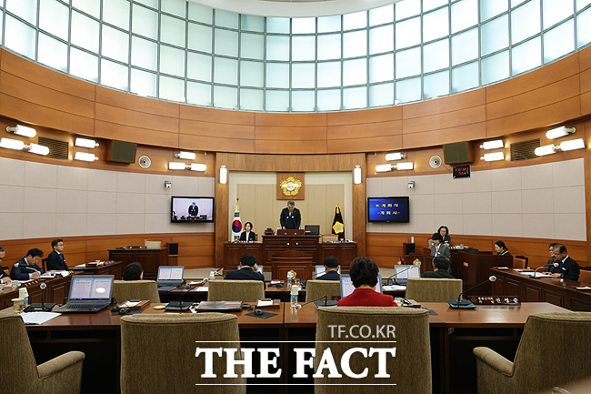 봉화군의회가 11일부터 9일간 제278회 임시회 일정에 돌입했다. 권영준 의장이 개회사를 하고 있다. /봉화군의회