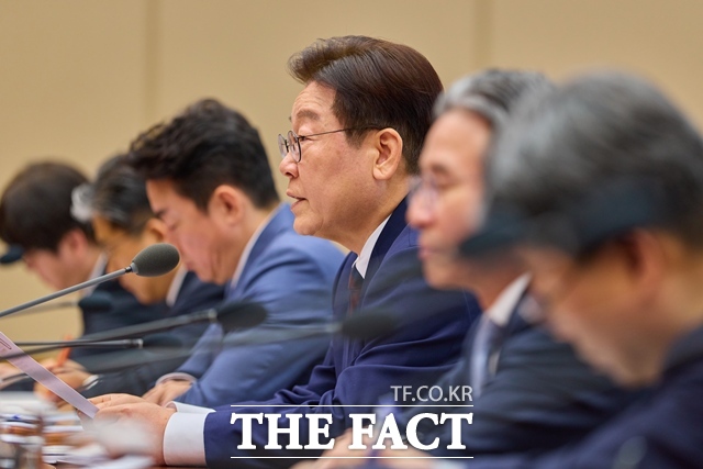 청와대는 오는 18일 이재명 대통령이 주재하는 자본시장 간담회에서 4대 개혁 방안을 발표한다고 12일 밝혔다. 이재명 대통령이 9일 청와대에서 주재한 중동 상황 관련 비상경제점검회의에서 발언하고 있다. /청와대