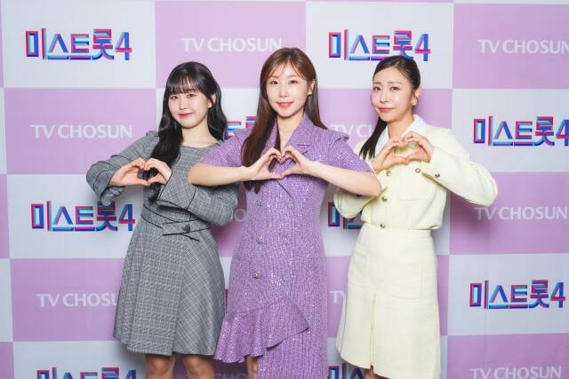 미스트롯4 홍성윤 이소나 허찬미(왼쪽부터)를 포함한 톱7은 전국 투어 콘서트, 토크쇼, 스핀 오프 프로그램 등에 출연하며 활발하게 활동할 예정이다. /TV조선