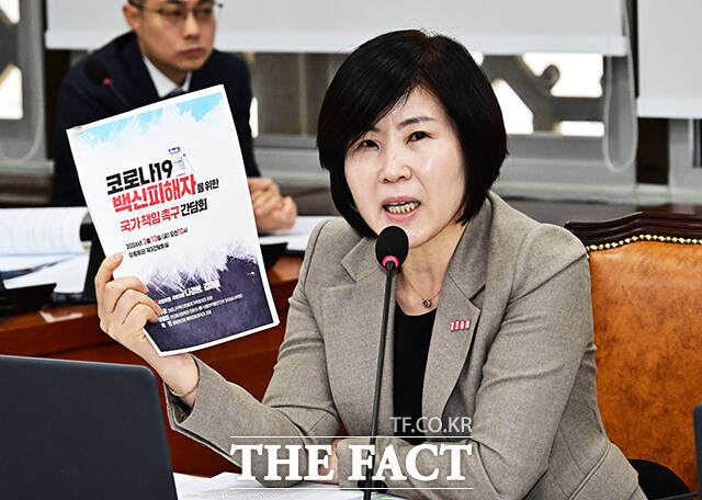 코로나19 백신 이물질 사태와 관련된 의사진행발언하는 김미애 의원.