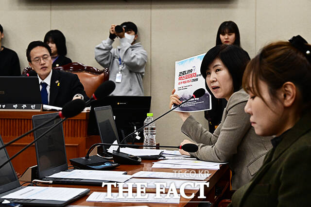 코로나19 백신 이물질 사태 관련 청문회 요구하는 김미애 국민의힘 의원.