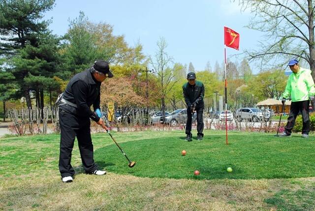 서울시는 잠실파크골프장이 내달 1일부터 6월 30일까지 운영한다고 13일 밝혔다. /서울시