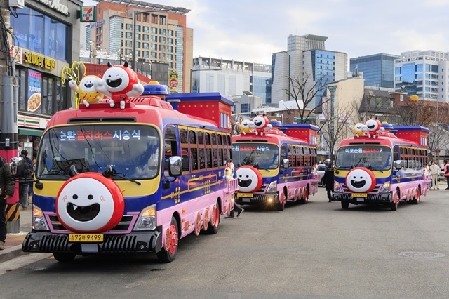 마포구청은 마포순환열차버스를 이용한 열차버스 타고 떠나는 타GO배우GO 교양강좌를 운영한다고 13일 밝혔다. /마포구청
