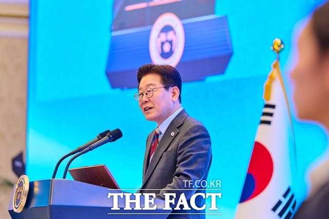 이재명 대통령은 13일 충북 타운홀미팅에 앞서 청주 소재의 공립 발달장애 특수학교인 이은학교를 찾아 현장 의견을 경청했다. 이 대통령이 5일 청와대 영빈관에서 2026 밀라노·코르티나 동계올림픽 선수단을 초청해 가진 격려 오찬에서 발언하고 있다. /청와대