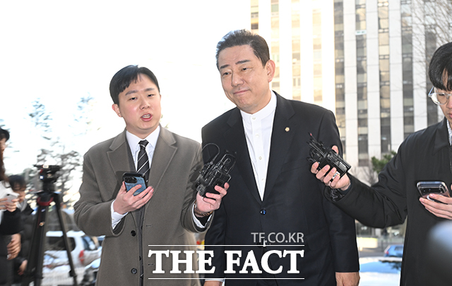 13일 경찰에 따르면 서울경찰청 공공범죄수사대는 13일 업무방해 등 혐의를 받는 김병기 무소속 의원 차남 김모 씨의 자택을 압수수색하고 있다. /박헌우 기자