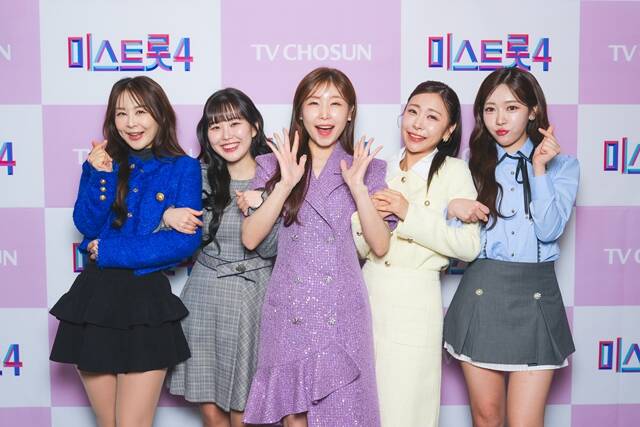 미스트롯4 톱5 윤태화 홍성윤 이소나 허찬미 길려원(왼쪽부터)은 오는 4월부터 전국투어 콘서트로 팬들과 만난다. /TV조선
