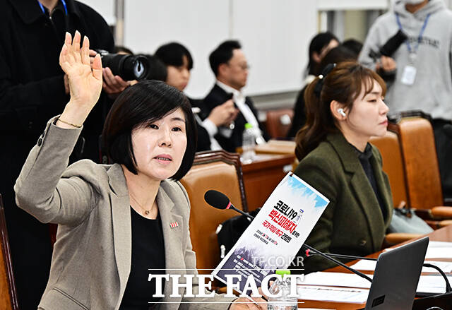 의사진행발언 신청하는 김미애 국민의힘 의원.