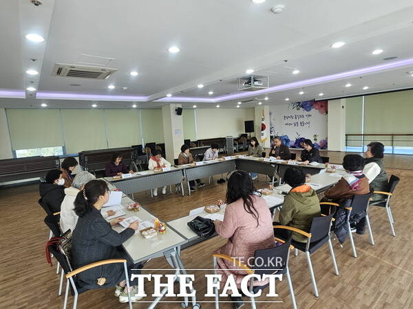 12일 열린 금산군 아이돌보미 집담회 모습 /금산군