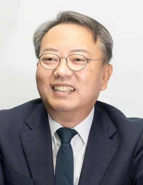 한국정보산업연합회는13일 양재동 엘타워에서 제44회 정기총회를 열어 양승욱 전 전자신문 대표를 제20대 회장으로 선임했다. /한국정보산업연합회