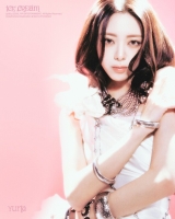  ITZY 유나, 우아하고 몽환적인 눈맞춤