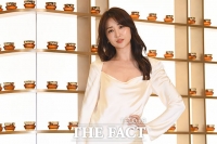  박하선, 블리츠웨이엔터와 재계약…