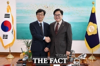  송상교 진실화해위원장 예방 받는 우원식 국회의장 [TF사진관]