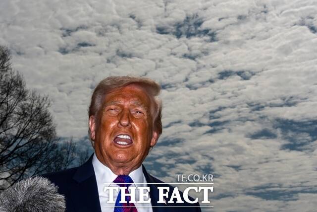 미국 도널드 트럼프 대통령이 중동 사태로 치솟는 유가를 두고 이전보다 더 떨어질 것으로 생각한다고 말했다. /AP·뉴시스