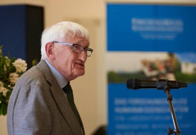 독일 철학자 위르겐 하버마스가 눈을 감았다. /프랑크푸르트대 홈페이지 캡처