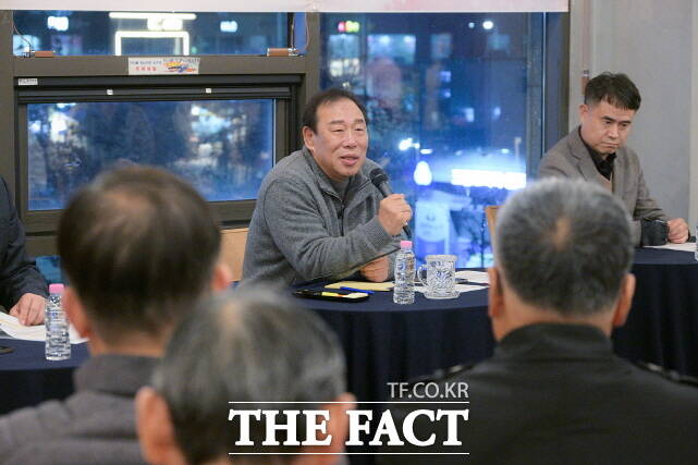 최민호 세종시장이 지난 13일 보람동에서 열린 시장과 함께하는 1박2일을 통해 인사말을 하고 있다. /세종시