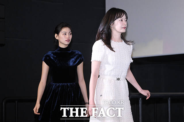 배우 김도연(왼쪽)과 전소민이 16일 오후 서울 용산구 CGV용산아이파크몰에서 열린 영화 ‘열여덟 청춘’ 언론배급시사회 및 기자간담회에 참석해 포즈를 취하고 있다. /서예원 기자