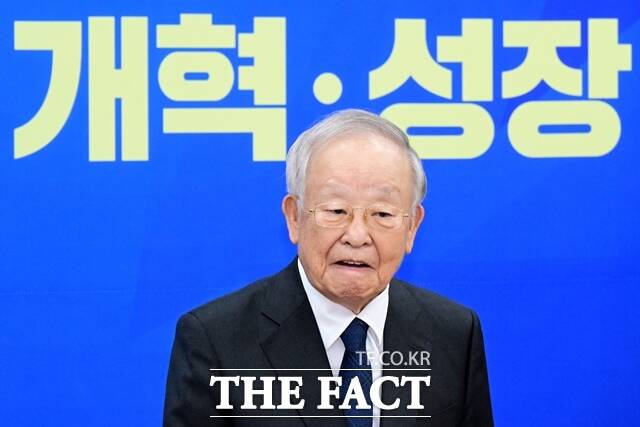 손경식 경총 회장이 16일 'AI가 만들어 가는 생산적 사회'를 주제로 열린 2026 국가 발전 심포지엄에 참석해