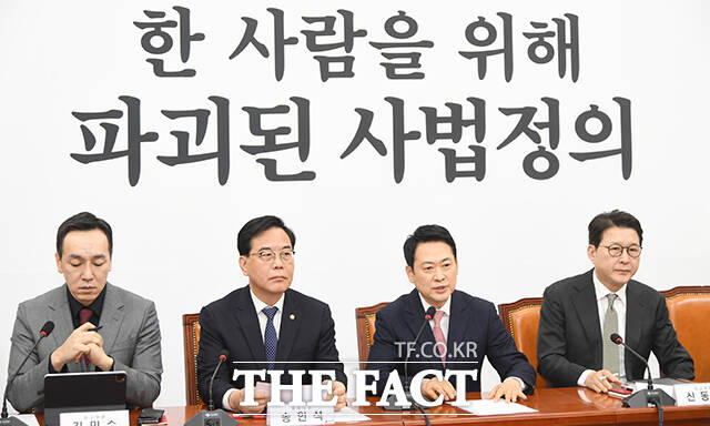 장동혁 국민의힘 대표가 16일 오전 서울 여의도 국회에서 열린 최고위원회의에 참석해 모두발언을 하고 있다. /국회=박상민 기자