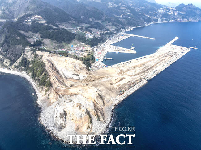 공정률 약 75.9%를 보이고 있는 울릉공항공사 현장. /울릉군