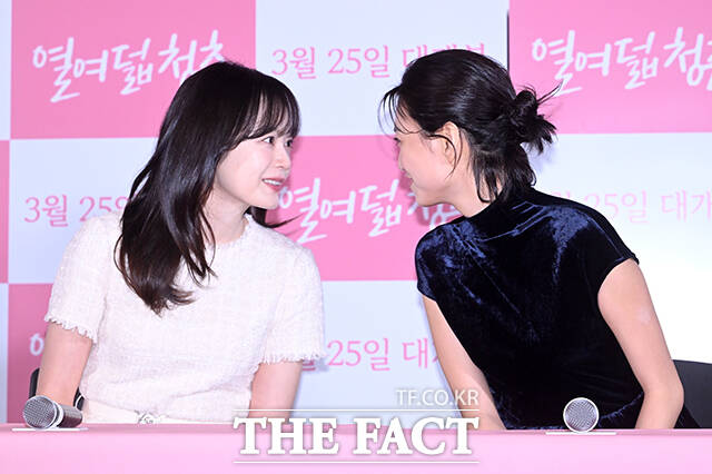 배우 김도연(왼쪽)과 전소민이 16일 오후 서울 용산구 CGV용산아이파크몰에서 열린 영화 ‘열여덟 청춘’ 언론배급시사회 및 기자간담회에 참석해 포즈를 취하고 있다. /서예원 기자