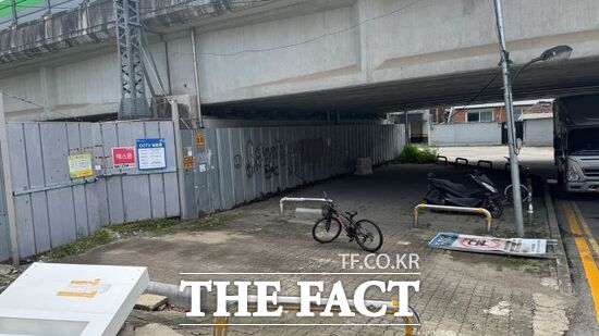 의정부시가 시민 휴게 공간으로 변모시킬 예정인 흥선권역 경원선 고가 하부의 구 방치차량보관소 부지의 모습. /의정부시