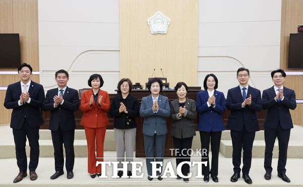 대전시 동구의회가 16일 제2차 본회의를 끝으로 제292회 임시회 일정을 마무리하며 제9대 의회의 공식 회기 일정을 모두 마쳤다. 사진은 전체 동구의회 의원. /대전시 동구의회
