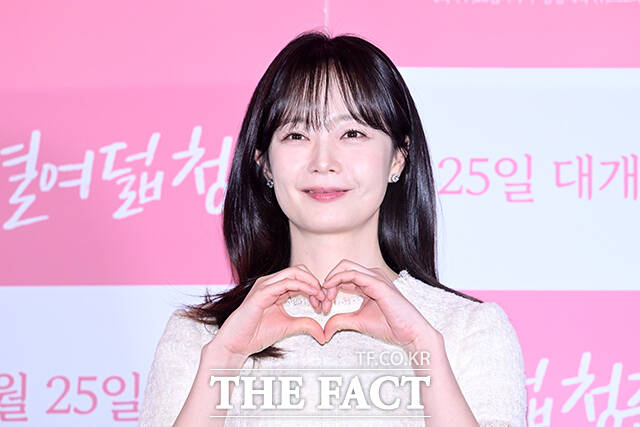 배우 김도연과 전소민, 어일선 감독, 배우 추소정(왼쪽부터)이 16일 오후 서울 용산구 CGV용산아이파크몰에서 열린 영화 ‘열여덟 청춘’ 언론배급시사회 및 기자간담회에 참석해 포즈를 취하고 있다. /서예원 기자