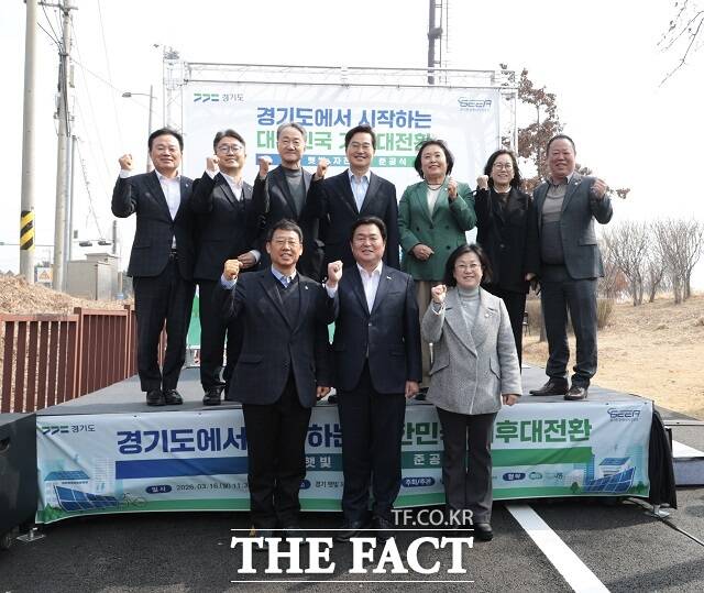 경기 햇빛 자전거길 1호 디자인 태양광 조성 준공식. /시흥시
