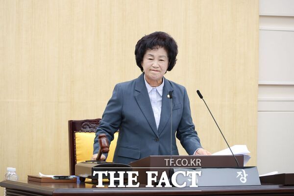 대전시 동구의회가 16일 제2차 본회의를 끝으로 제292회 임시회 일정을 마무리하며 제9대 의회의 공식 회기 일정을 모두 마쳤다. 오관영 의장이 폐회를 선언하고 있다. /대전시 동구의회